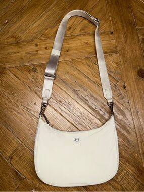 Lululemon City Essentials Mini Shoulder Bag 1L - White/Bone